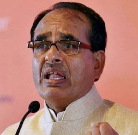 अपनी ही पार्टी में अलग थलग हो रहे शिवराज, अब बीजेपी पूर्व सांसद ने कसा तंज