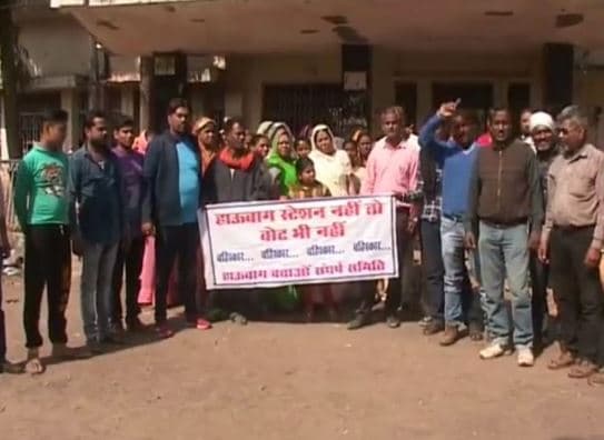मतदान बहिष्कार का अनोखा तरीका, ‘रेलवे स्टेशन नहीं तो वोट नहीं’