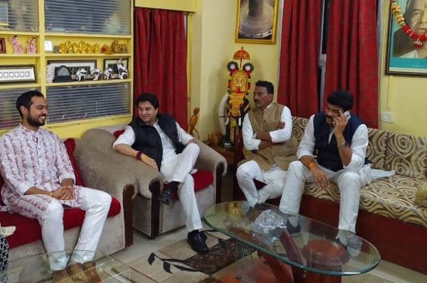 मप्र के दो पूर्व मुख्यमंत्री के घर संवेदना जताने पहुंचे सिंधिया