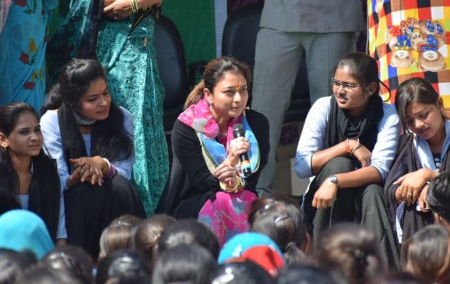 चर्चा में महाराज के ‘गढ़’ में महारानी का सादगी भरा अंदाज