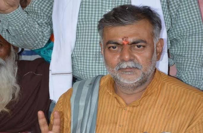 केंद्रीय मंत्री प्रहलाद सिंह पटेल पहुंचे दमोह, बीजेपी प्रत्याशी के जल्द स्वस्थ होने की कामना की