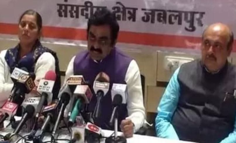 नागरिकता कानून को लेकर कांग्रेस फैला रही अफवाह: राकेश सिंह