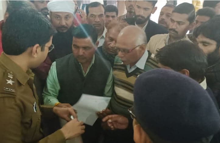 सांसद केपी यादव पर दर्ज हुए मामले के खिलाफ बीजेपी ने दिया ज्ञापन