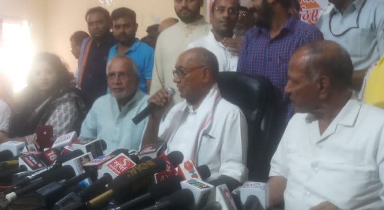 हार के बाद दिग्विजय बोले- ‘गांधी के हत्यारों की विचारधारा जीत गयी’
