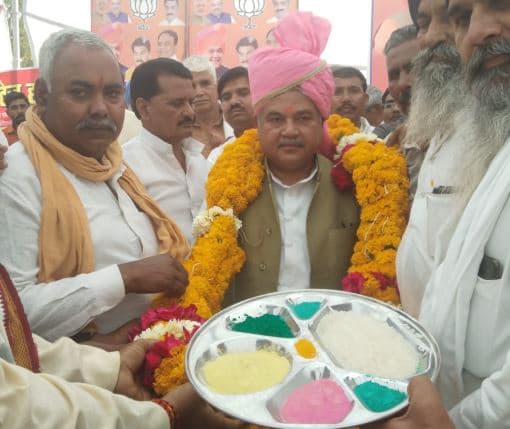 विकास कार्यों के लिए ग्रामीणों ने किया सांसद तोमर का नागरिक अभिनन्दन