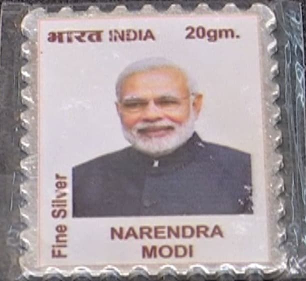 धनतेरस पर सोने-चांदी नहीं लोग कर रहे मोदी सिक्के की खरीददारी