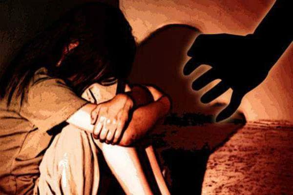 दसवीं की छात्रा को अगवा कर झाड़ियों में किया रेप
