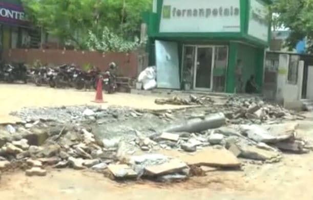 ट्रैफिक और रोड बाइंडिंग में बाधक बन रहे अतिक्रमण हटाये,साइकिल ट्रैक भी तोड़ा