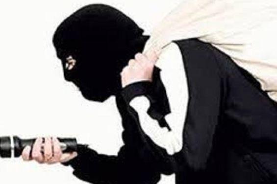 हाई सिक्युरिटी को चकमा देकर चोरों ने मचाया आतंक