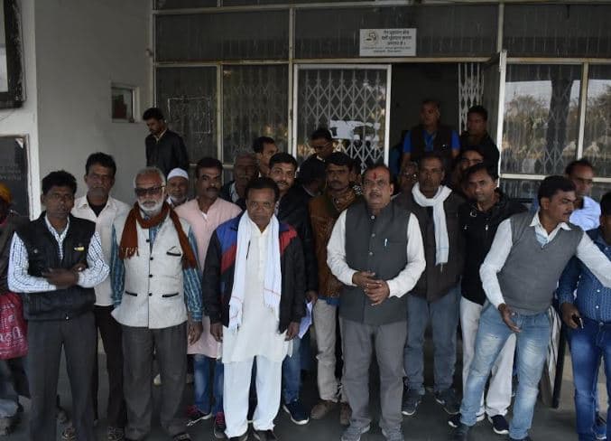 प्रधानमंत्री आवास योजना में हो रहे घोटाले की हो जांच, कांग्रेस नेता ने सौंपा ज्ञापन