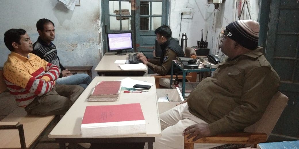कांग्रेस करा रही थी भोज, प्रशासन पहुंचा तो भड़के, व्यय प्रेक्षक से अभद्रता, FIR दर्ज
