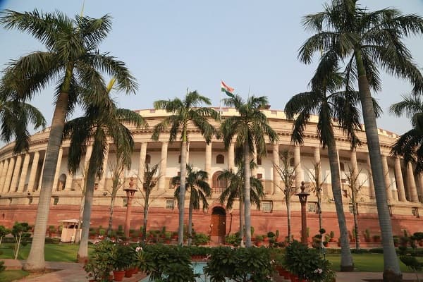 तीन तलाक संबंधी नया बिल लोकसभा में पास, ओवेसी समेत इन दलों ने किया वॉकआउट
