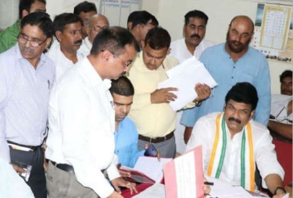 सीएम से टकराने वाले मंत्री पर भारी पड़े तहसीलदार