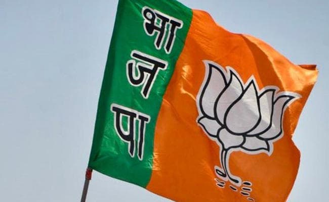 भाजपा नेत्री की गुंडागर्दी, चेंबर का दरवाजा बंद खनिज अधिकारी को जमकर सुनाई खरी-खोटी