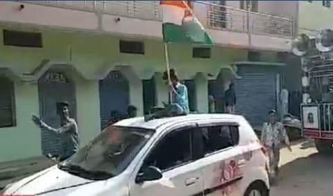 सत्ता में आते ही कांग्रेस विधायक ने यूं उड़ाई यातायात नियमों की धज्जियां