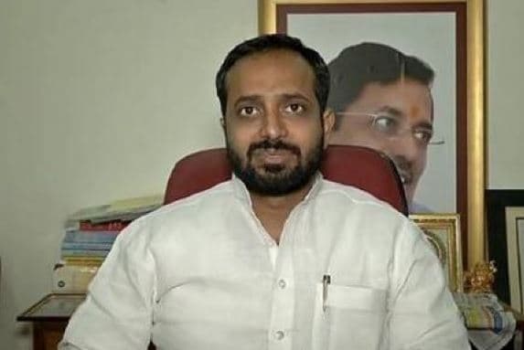पूर्व विधायक हेमंत कटारे की बढ़ी मुश्किलें, गैर जमानती वारंट जारी