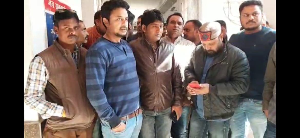 अपर कलेक्टर के बर्ताव पर भड़के वेयर हाउस संचालक, अनिश्चितकालीन हड़ताल पर