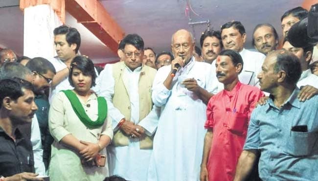 दिग्विजय ने 15 साल पुरानी ‘सियासी भूल’ पर सरकारी कर्मियों से मांगी माफी