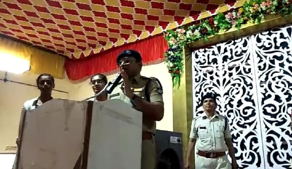 एसपी ने स्कूली बच्चियों को बताया गुड टच और बैड टच के बीच अंतर
