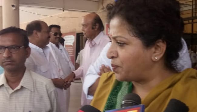 उमा-प्रज्ञा की मुलाक़ात पर शोभा ओझा ने साधा निशाना, कहा-भाजपा में बिखराव के हालात