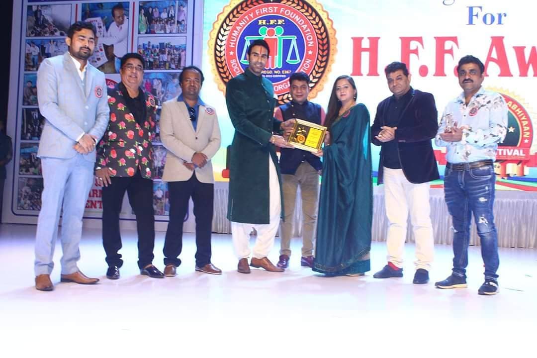 मध्यप्रदेश की आराधना को मुंबई में ह्यूमैनिटी फर्स्ट फाउंडेशन में किया गया सम्मानित