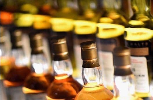 वाहन चेकिंग में मिली 38 हजार की हाईरेंज शराब, पुलिस ने कार सहित की जब्त