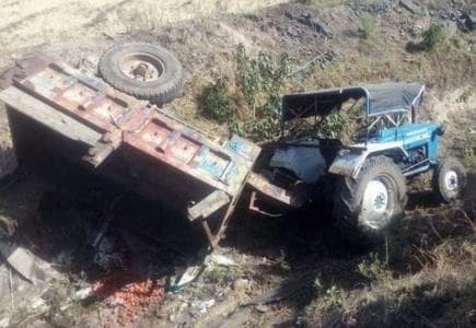 मंदिर से दर्शन कर लौट रहे श्रद्धालुओं से भरा ट्रैक्टर पलटा, 4 महिलाओं की मौत