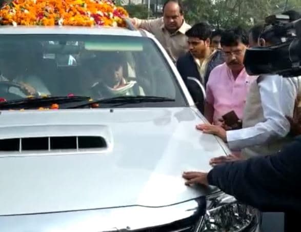 फटकार का दिखा असर, इस बार मंत्री ने नहीं की ” महाराज” की चरण वंदना