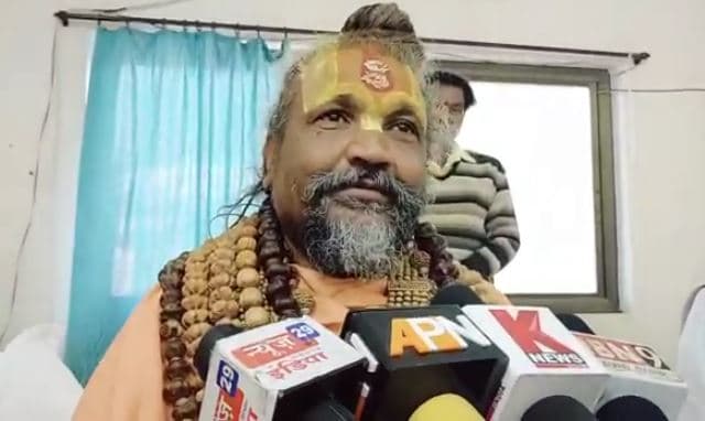 कंप्यूटर बाबा बोले-नर्मदा को बचाना है तो रोकना होगा अवैध उत्खनन