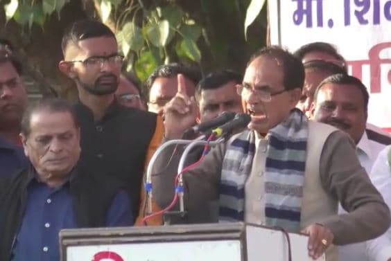 मंत्री, कलेक्टर और एसपी पर क्यो बरसे शिवराज