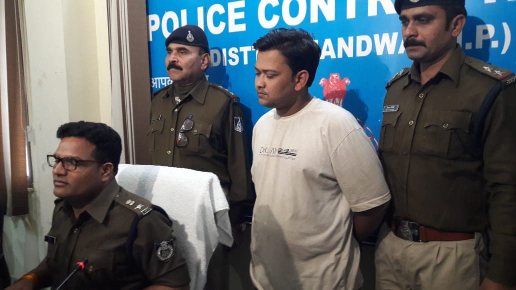 डिस्ट्रिक जज बनकर कैदियों का निकालता था फर्जी आदेश, पुलिस के हत्थे चढ़ा शातिर