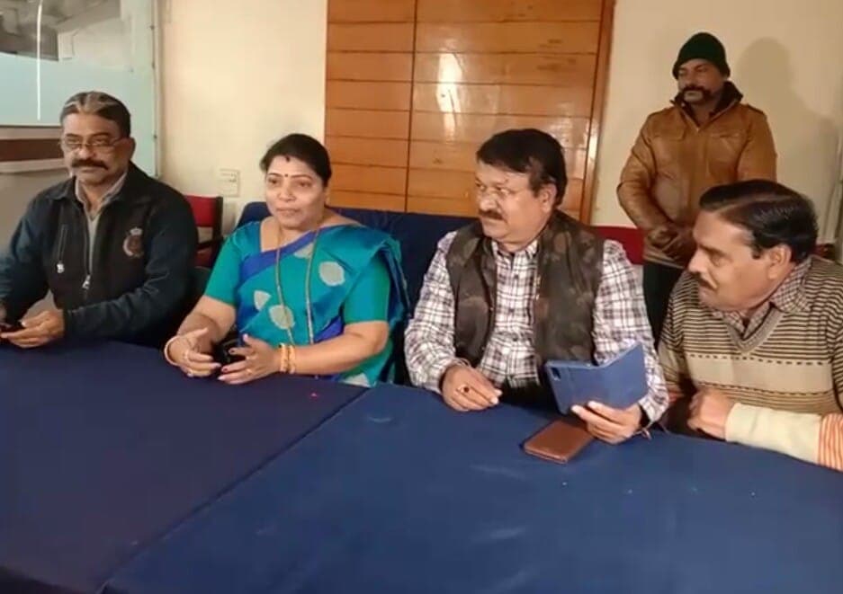 शिवसेना की महापौर का बड़ा बयान, कांग्रेस और हमारे बीच वैचारिक मतभेद, सिंधिया बनें सीएम