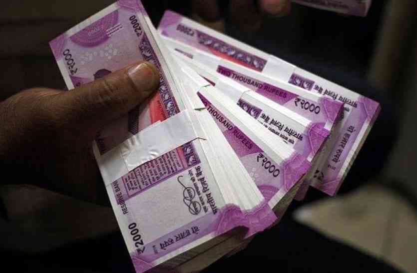 पटवारी की खुली पोल, धड़ल्ले से कर रहा था किसानों से लूट