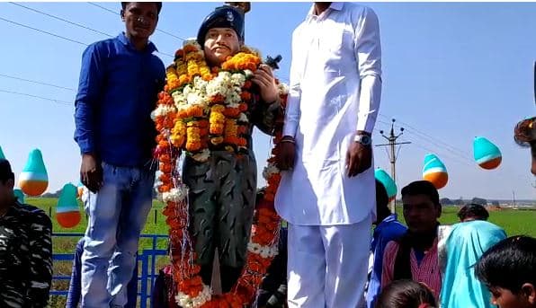 ग्राम खंडेरी में लगाई गई देश के वीर सपूत की आदमकद प्रतिमा