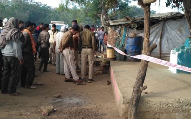 दुकानदार की खून से लथपथ मिली लाश, पत्थर से हत्या की आशंका
