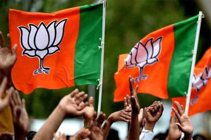 ‘थप्पड़ कांड’ पर भारी विवादित बयान, बैकफुट पर भाजपा