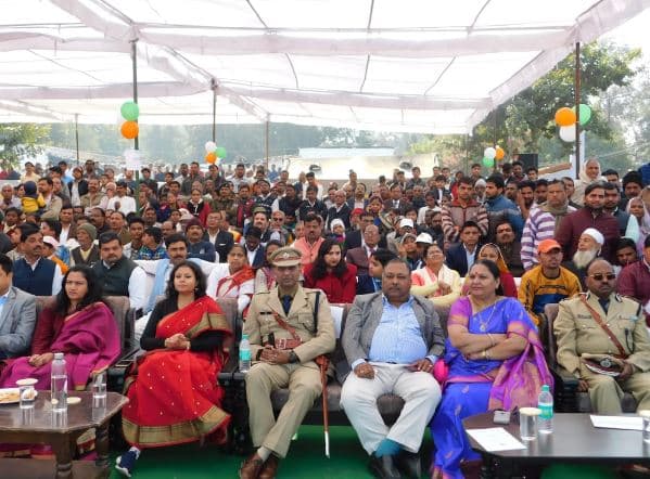 71 वें गणतंत्र दिवस के अवसर पर कलेक्टर प्रियंका दास ने किया ध्वजारोहण