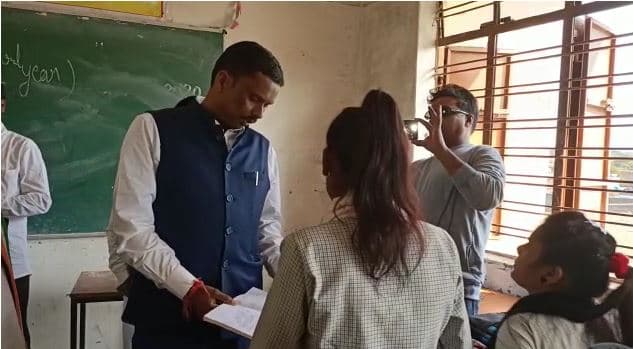 कैबिनेट मंत्री बने ‘अर्थशास्त्र के प्रोफेसर’, कॉलेज छात्रों को दिए टिप्स