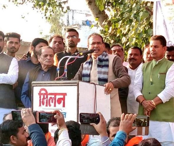 अब शिवराज ने दी कलेक्टर की अकल ठिकाने लगाने की धमकी
