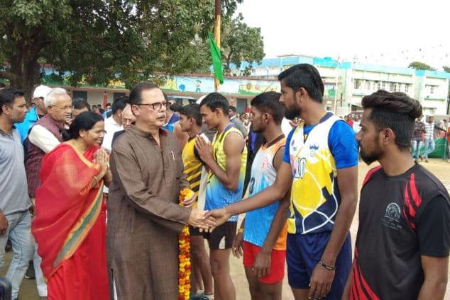 निवास में अंतरराज्यीय वॉलीबॉल प्रतियोगिता का शुभारंभ, पूर्व नेता प्रतिपक्ष ने की शिरकत