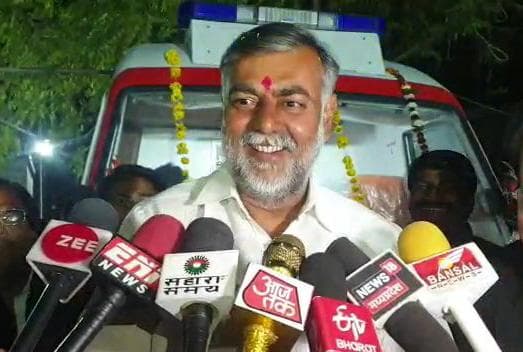 सिंधिया के सवाल पर प्रहलाद पटेल का शायराना तंज, देखें VIDEO
