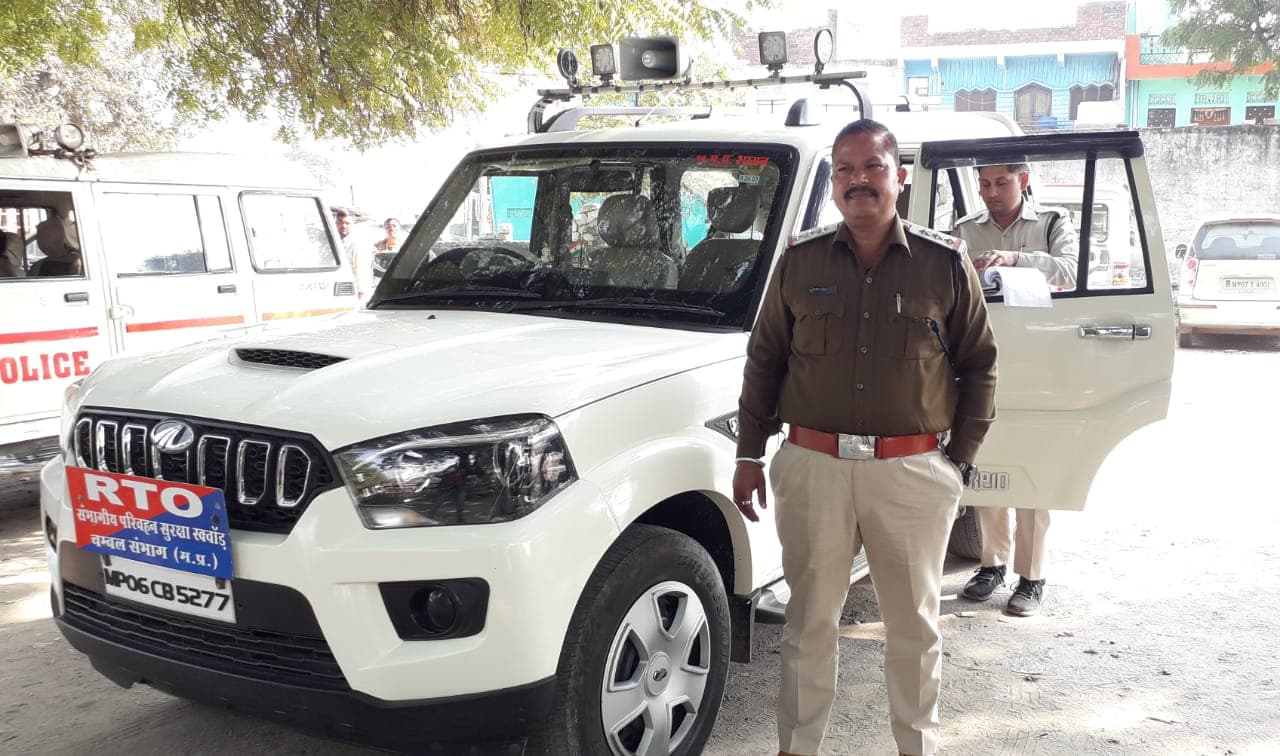आरटीओ प्रवीण नाहर ने वाहनों पर की कार्यवाही, 2 लाख रूपये का राजस्व वसूला