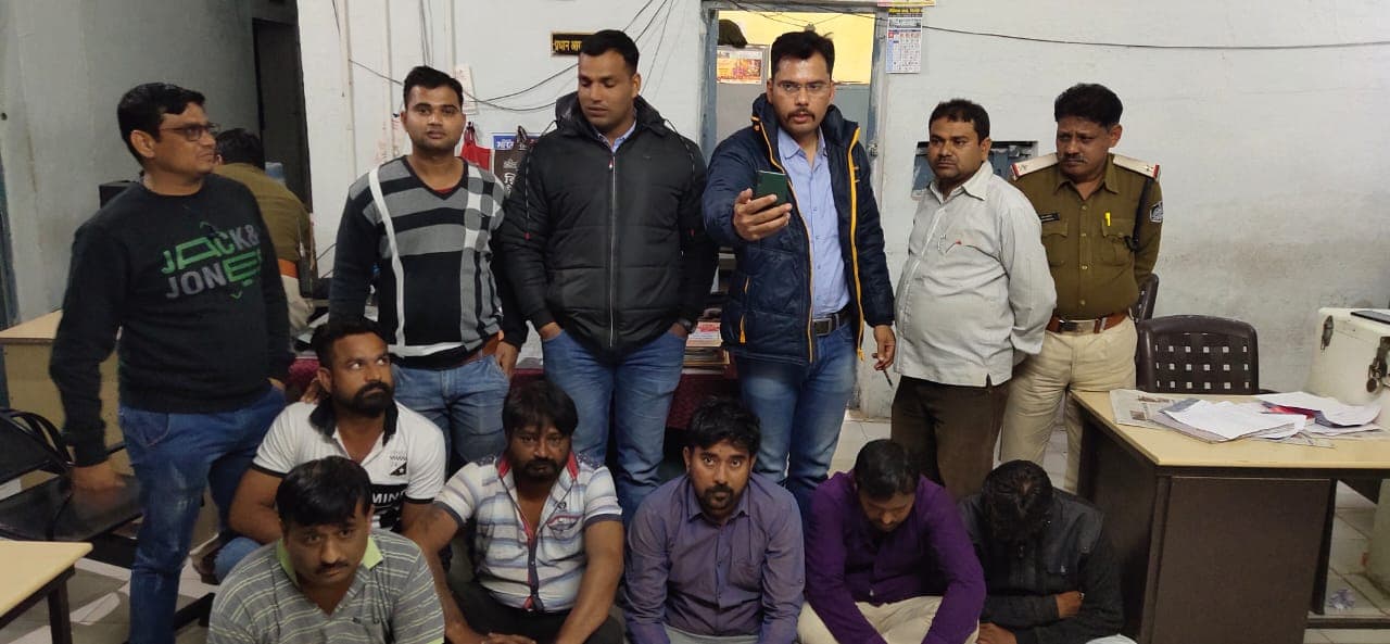 पुलिस ने सटोरियों का बड़ा गिरोह पकड़ा, हजारो की संख्या मे सट्टा पर्चीया की जप्त