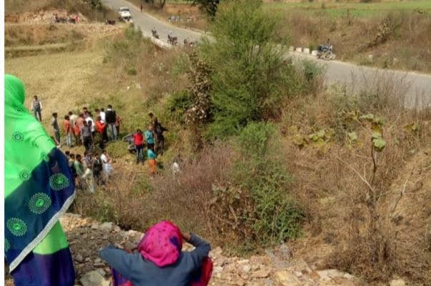 ACCIDENT IN MP: 30 फिट नीचे खाई में गिरने से 3 बाइक सवारों की दर्दनाक मौत