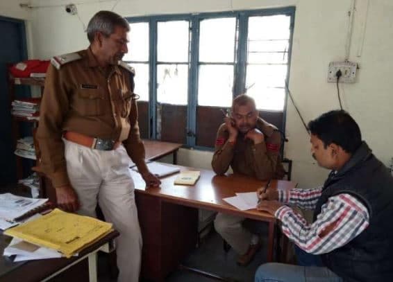 MP में बेखौफ रेत माफिया, तहसीलदार से मारपीट और गाली-गलौच, कपड़े भी फाड़े