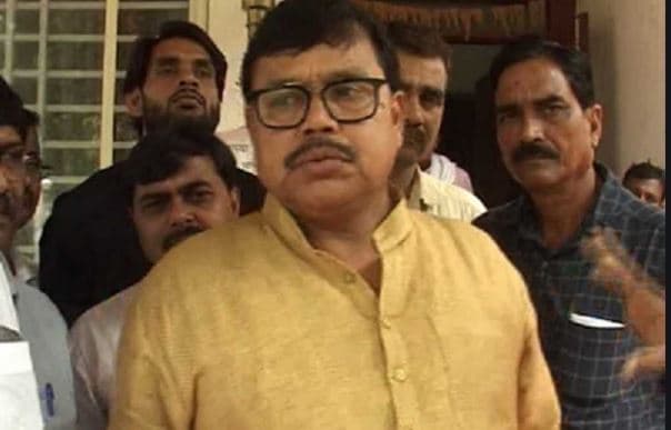 मंत्री की अधिकारियों को दो टूक- बुजुर्ग, विधवाओं और निराश्रितों को घर पर मिले राशन