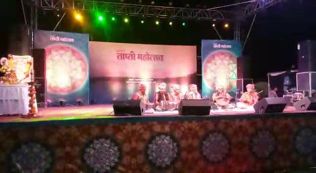 मंत्री की हुई किरकिरी जब अंधेरे में देना पड़ा भाषण