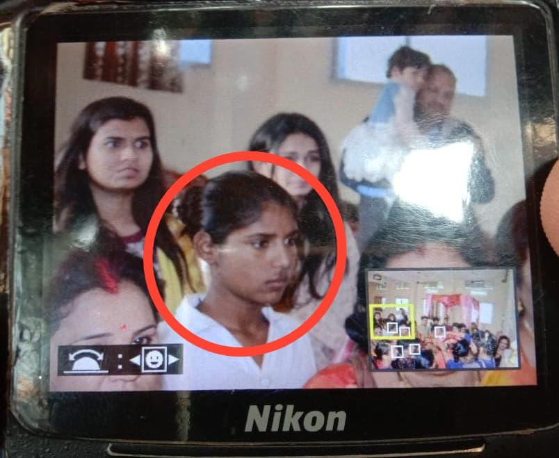 संदिग्ध युवती ने शादी में मेहमान बन गहनों व रूपयों से भरा बैग चुराया, घटना कैमरे में कैद