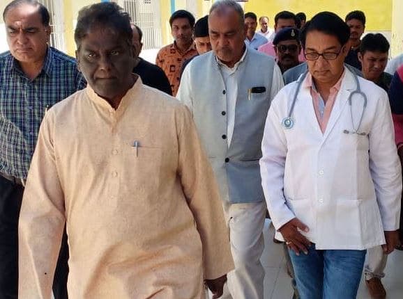 प्रभारी मंत्री अचानक पहुंचे छात्रावास, छात्राओं से की मुलाकात और जानिए क्या कहा