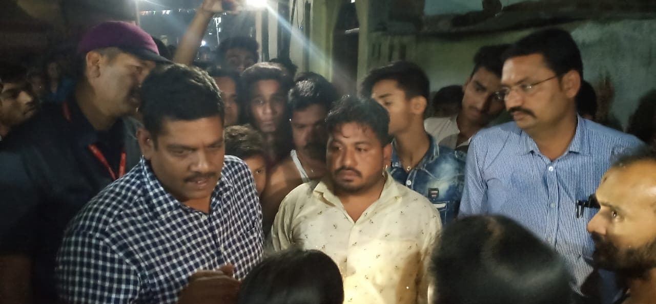 आग से गृहस्थी का सारा सामान खाक, विधायक ने मौके पर पहुंच की मदद